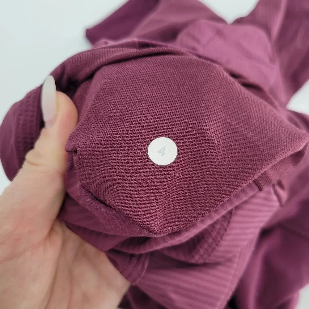 Lululemon in flux cropped capri hi rise plum pants size 4 - Picture 4 of 8